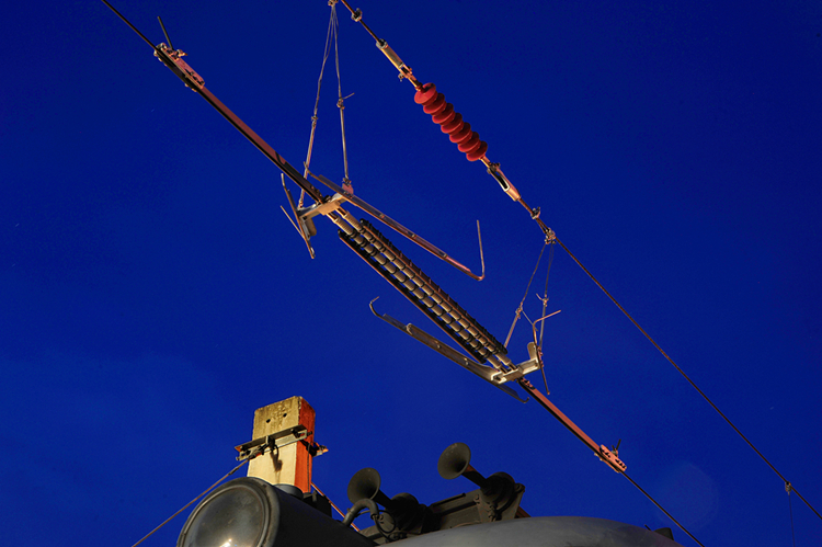 25kv电气化铁道接触网用分相绝缘器