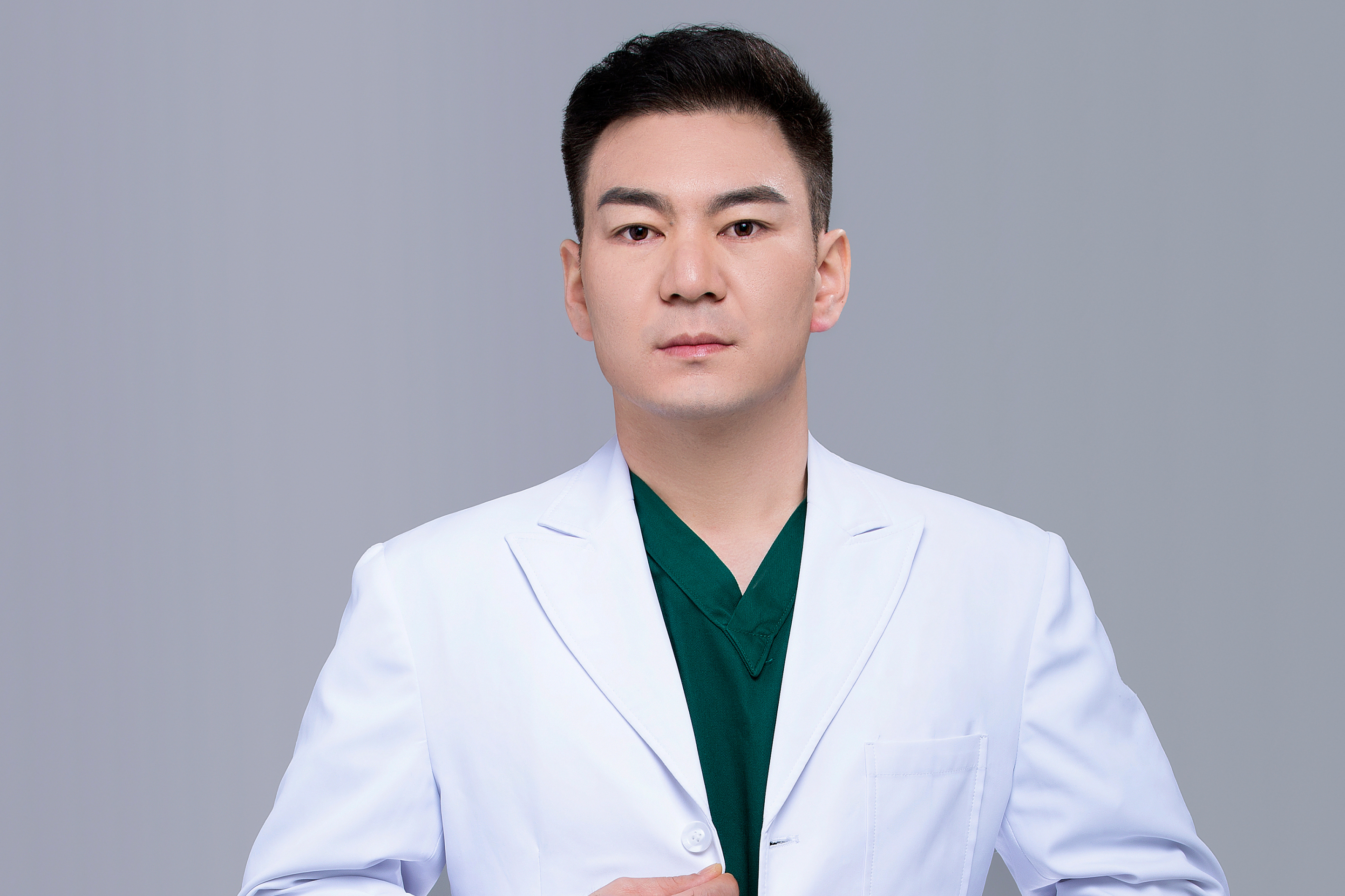 61eitld">术守龙,男,执业医师,执业于郑州爱美丽嘉玺医疗美容医院