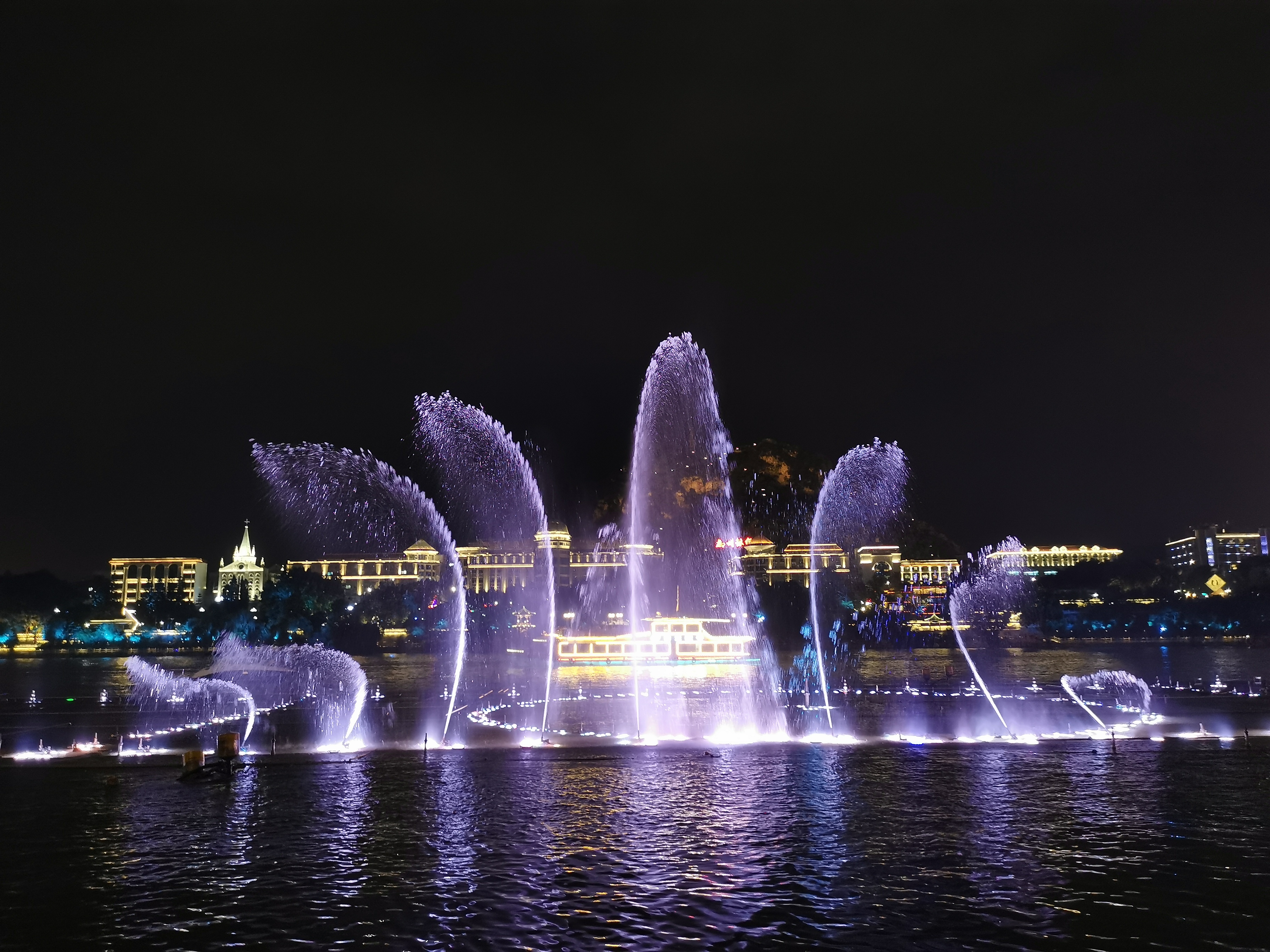  p>柳州音乐喷泉位于 a target="_blank" href="/item/柳州市