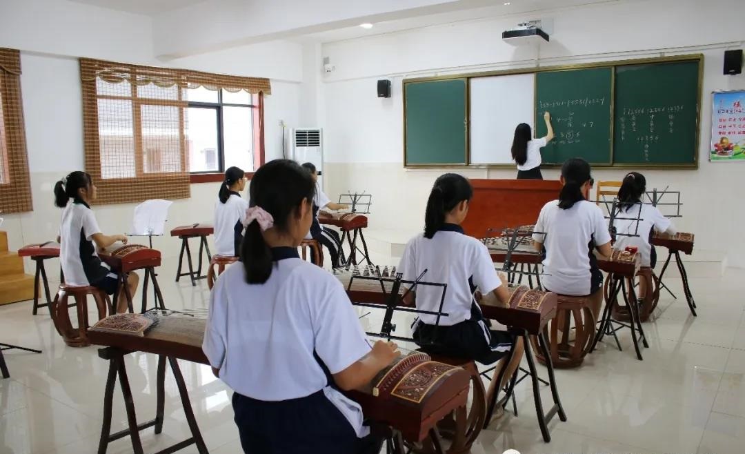  p>深圳中学河源实验学校,简称深河中学,是 a target="_blank" href="