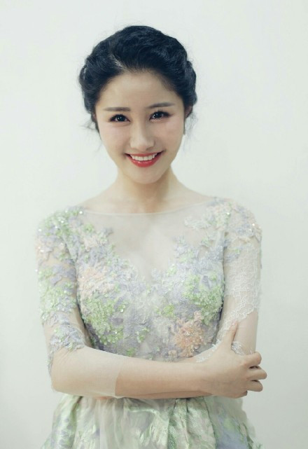 梁田（中国内地女主持人、演员）_百度百科