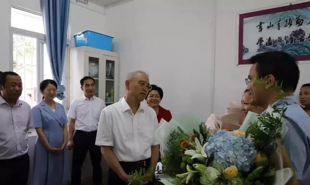 2 middle school /i>),简称沙市二中,是荆州市中考优胜学校,  span