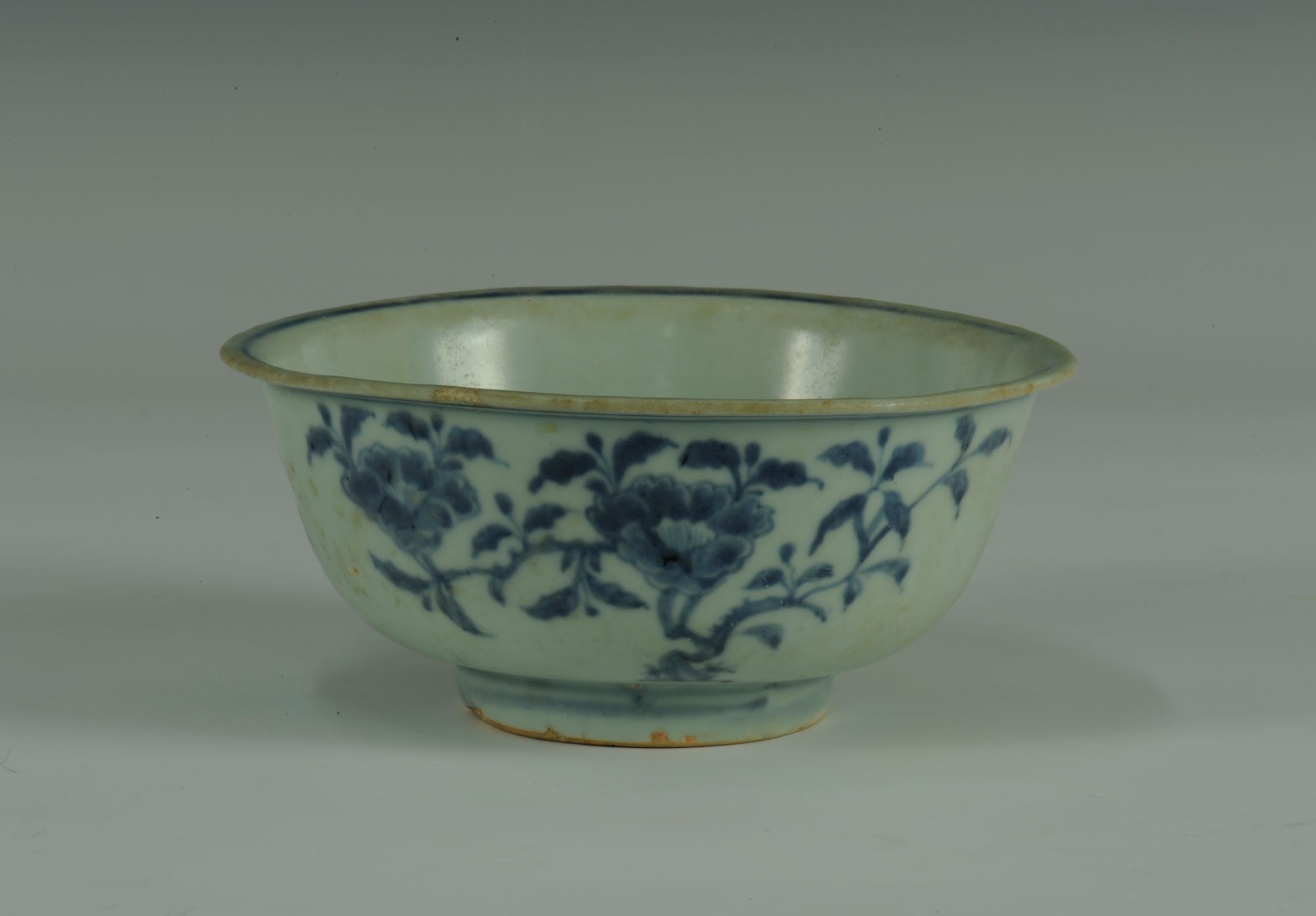 明代中期青花花卉纹瓷碗