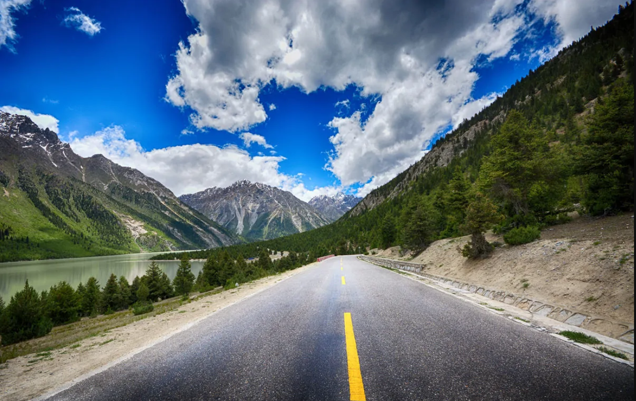 data-lemmaid="276135">高速公路 /a>简称滇藏高速,在很长时期内只会