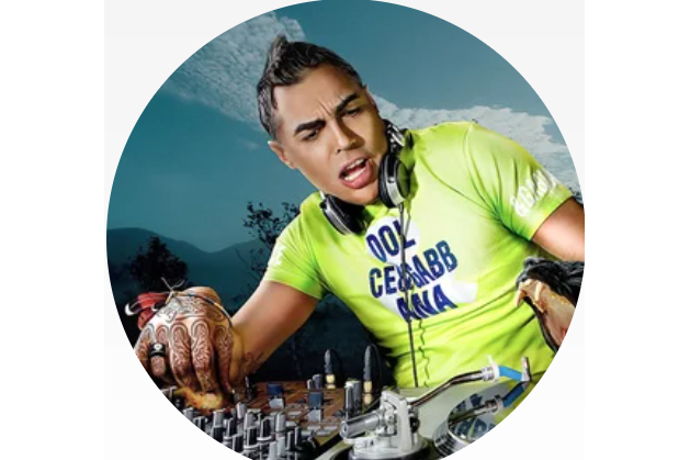  p>《嘟啊嘟啊嘟》收录于2013年1月1日发行的专辑《2013中文dj舞曲》