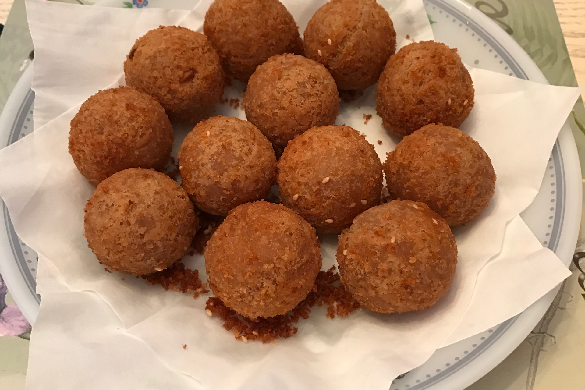  p>台南芋丸是以芋头,太白粉等为主要食材制作的美食. /p>