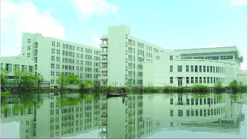 县职业教育中心 /b>创办于1995年,前身为平阳县鳌江镇高级职业中学