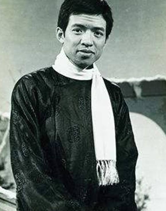  p>许绍雄(hui siu hung),1948年11月4日出生于中国香港,祖籍广东汕头