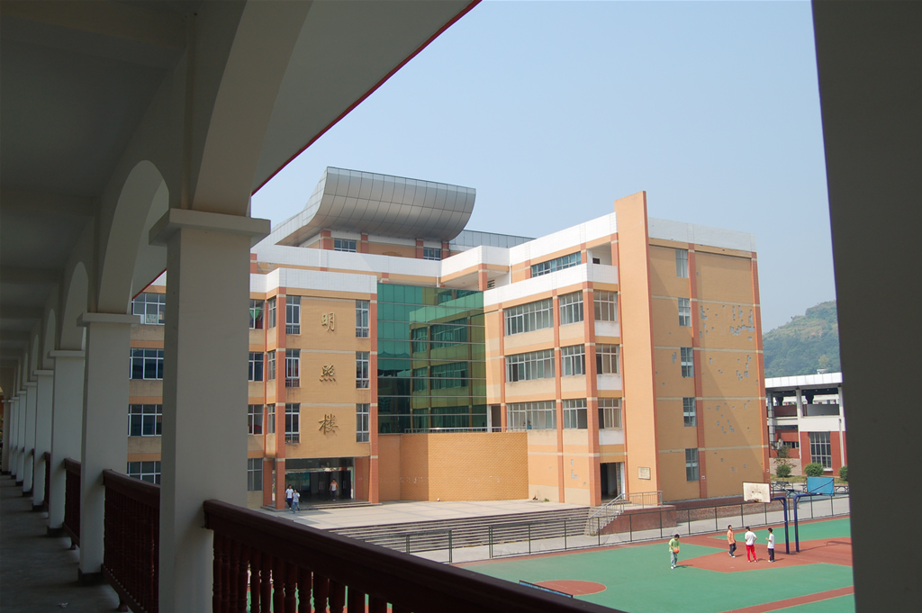  p>重庆市大足中学,位于重庆市 a target="_blank" href="/item/大足