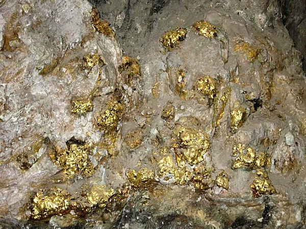 若羌县塔斯萨依铜金矿