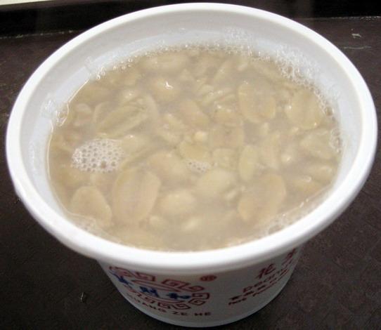  p>花生汤是福建省闽南地区的一道特色传统名点,属于 a href="#" data