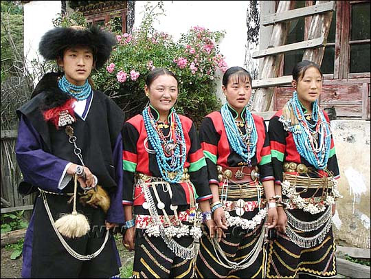 中国少数民族的服饰文化_百度百科