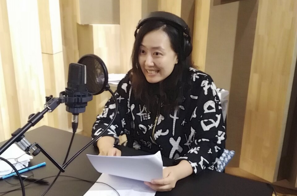 张艾,女性配音演员,重庆人,毕业于<a target