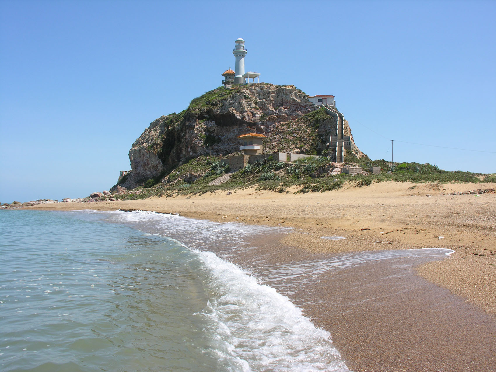  p data-id="gnwm3kl5og">鱼鳞洲位于海南 a target="_blank" href="