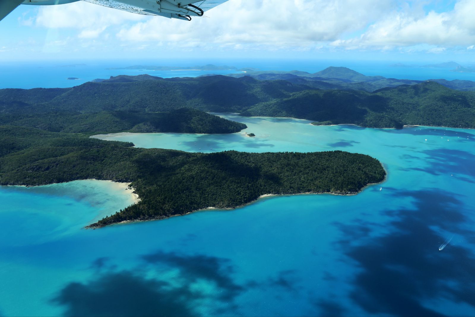  p>水下山脉即"海底山脉", 又称"洋中脊","海岭",是分布在大洋中部的