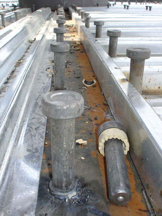 r8y0xcy">栓钉属于一种高强度刚度连接的紧固件,用于各种钢结构工程中