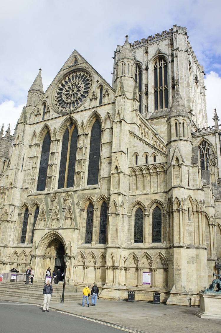  p data-id="go09ca2cs9">爱丁古堡始建于公元6世纪,在英国苏格兰