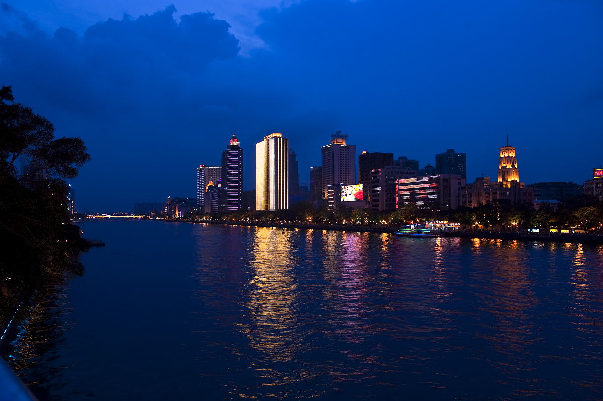  p>广东,简称"粤", a target="_blank" href="/item/中华人民共和国