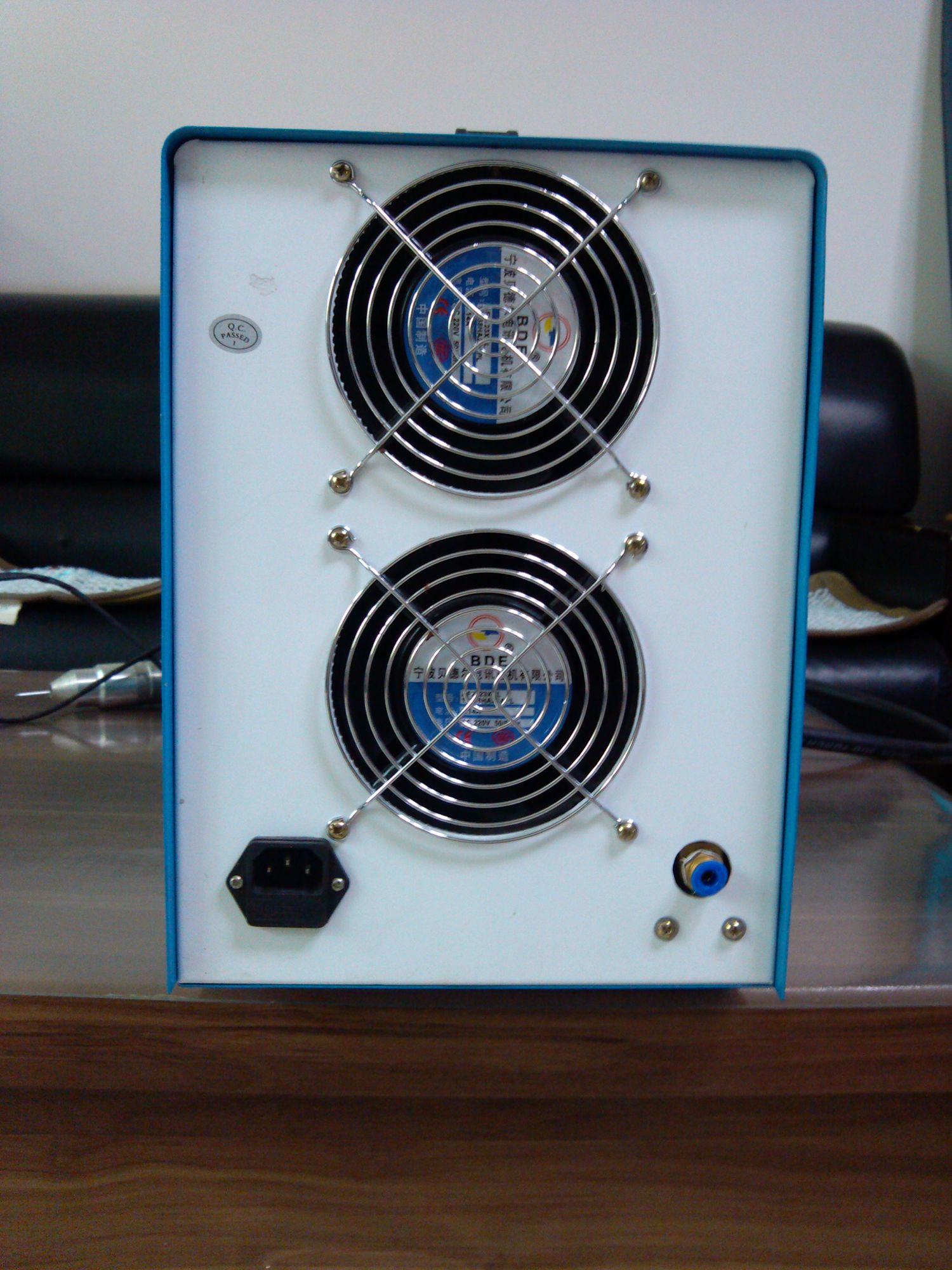  p data-id="go0i0sbepw">精密模具修补机(又称工模具修复机,冷焊贴片