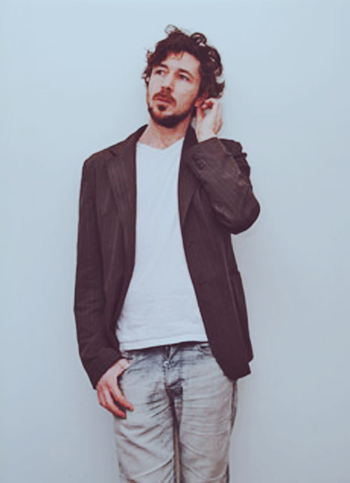  p>艾丹·吉伦(aidan gillen),男,1968年4月24日出生于都柏林, a