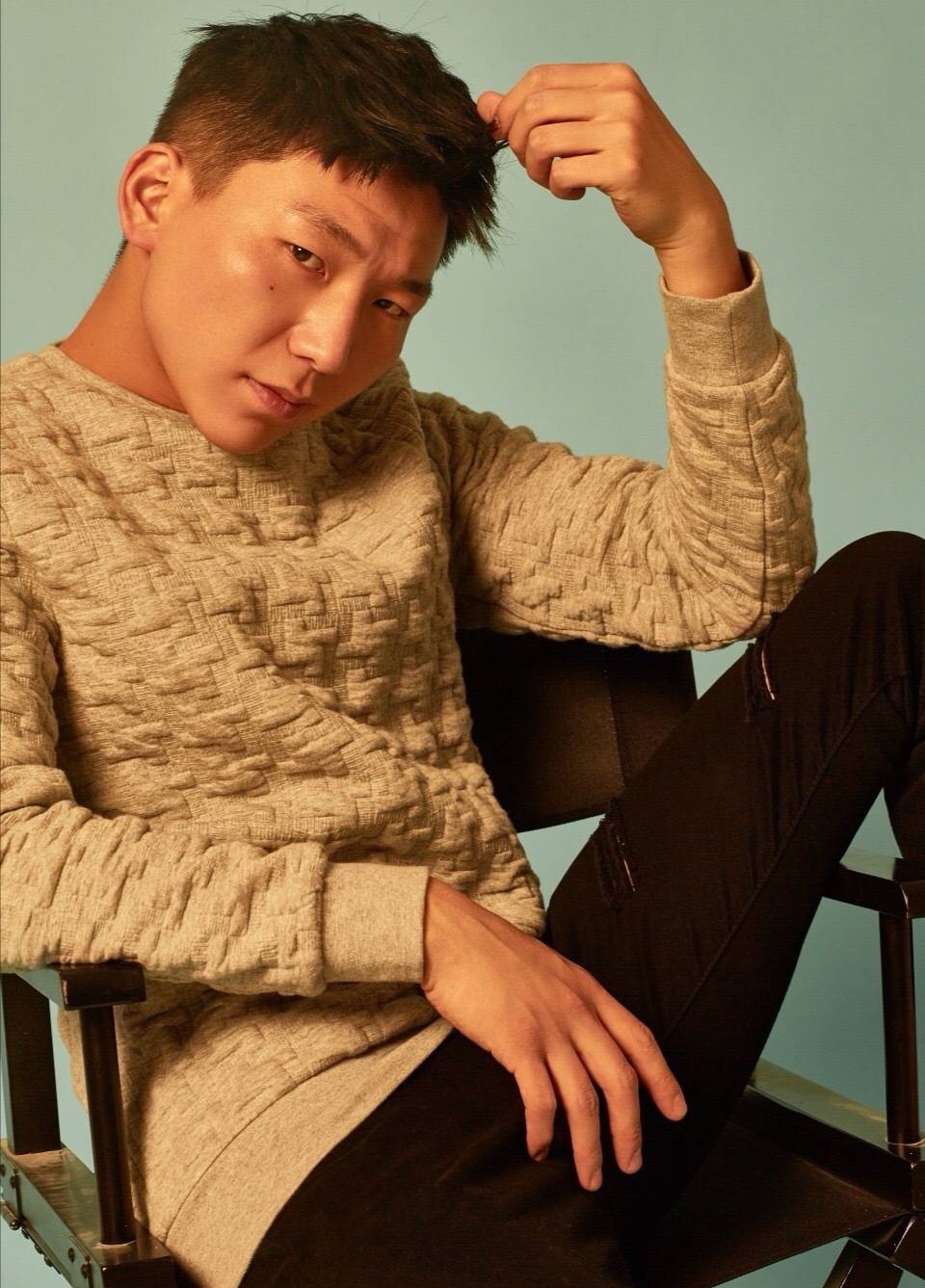 11月1日出生于内蒙古自治区兴安盟科尔沁右翼中旗,中国内地影视男演员