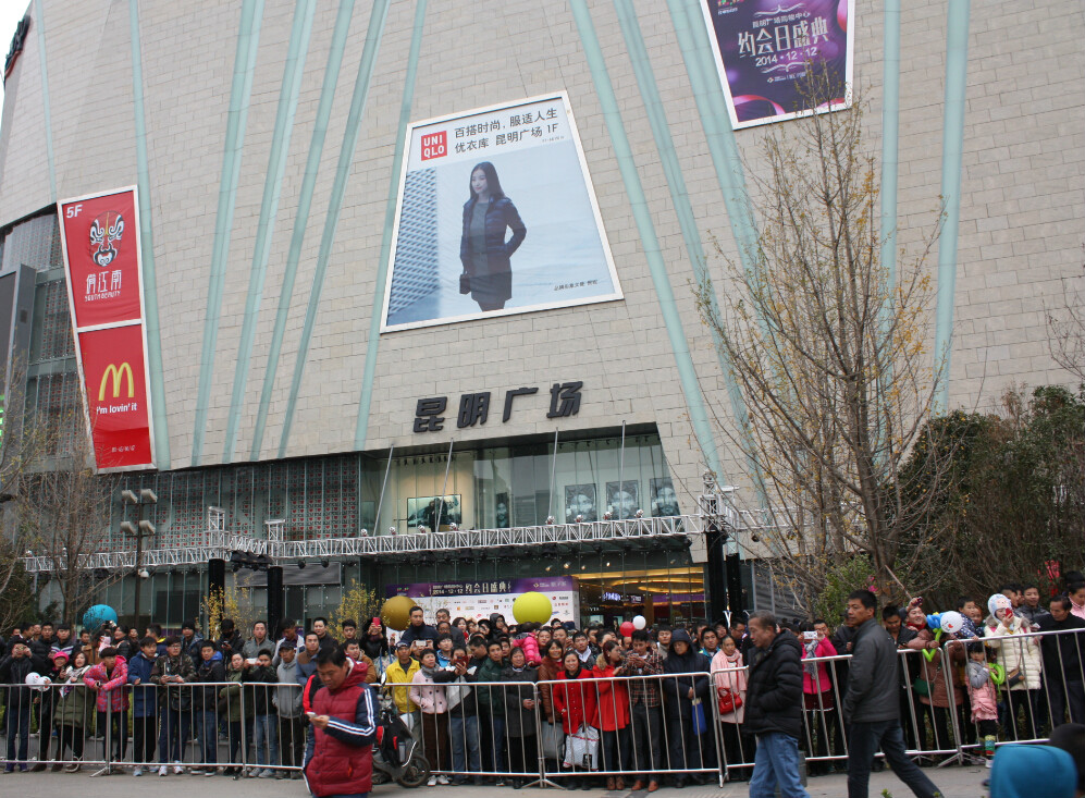 269米写字楼外,商业上近9万平方米"city walking"是昆明第一个精致时