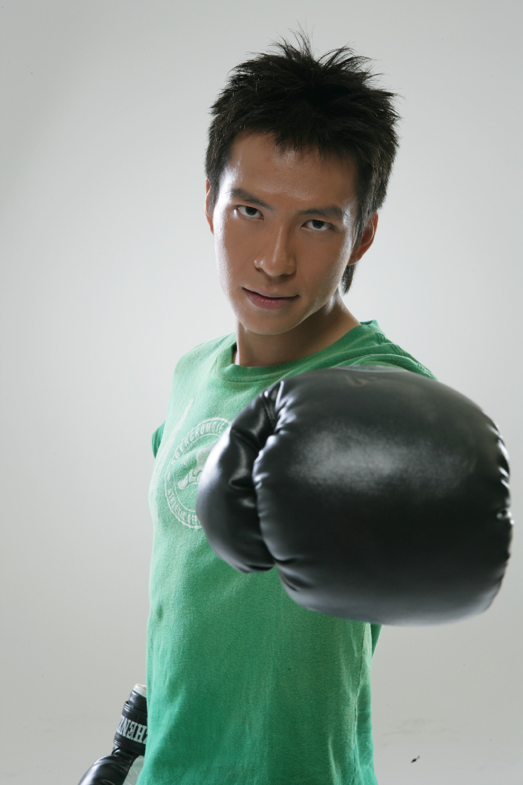  p data-id="gnvicin1uj">王飞,80后,出生于江苏省南京市,演员,毕业于