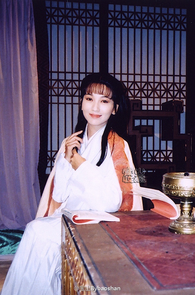  p>《秦始皇与阿房女》又名《秦始皇的情人》,根据历史小说《阿房宫》