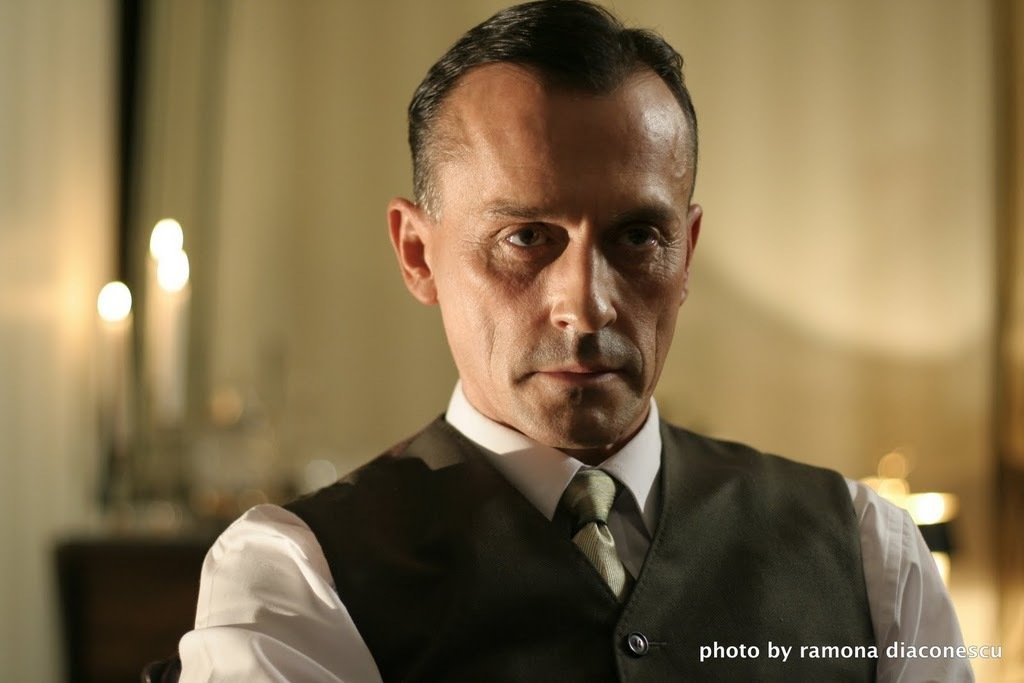  p>罗伯特·克耐普( i>robert knepper /i>),1959年7月8日生于俄亥俄