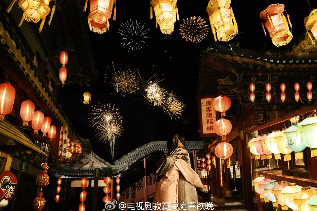 寂寞空庭春欲晚