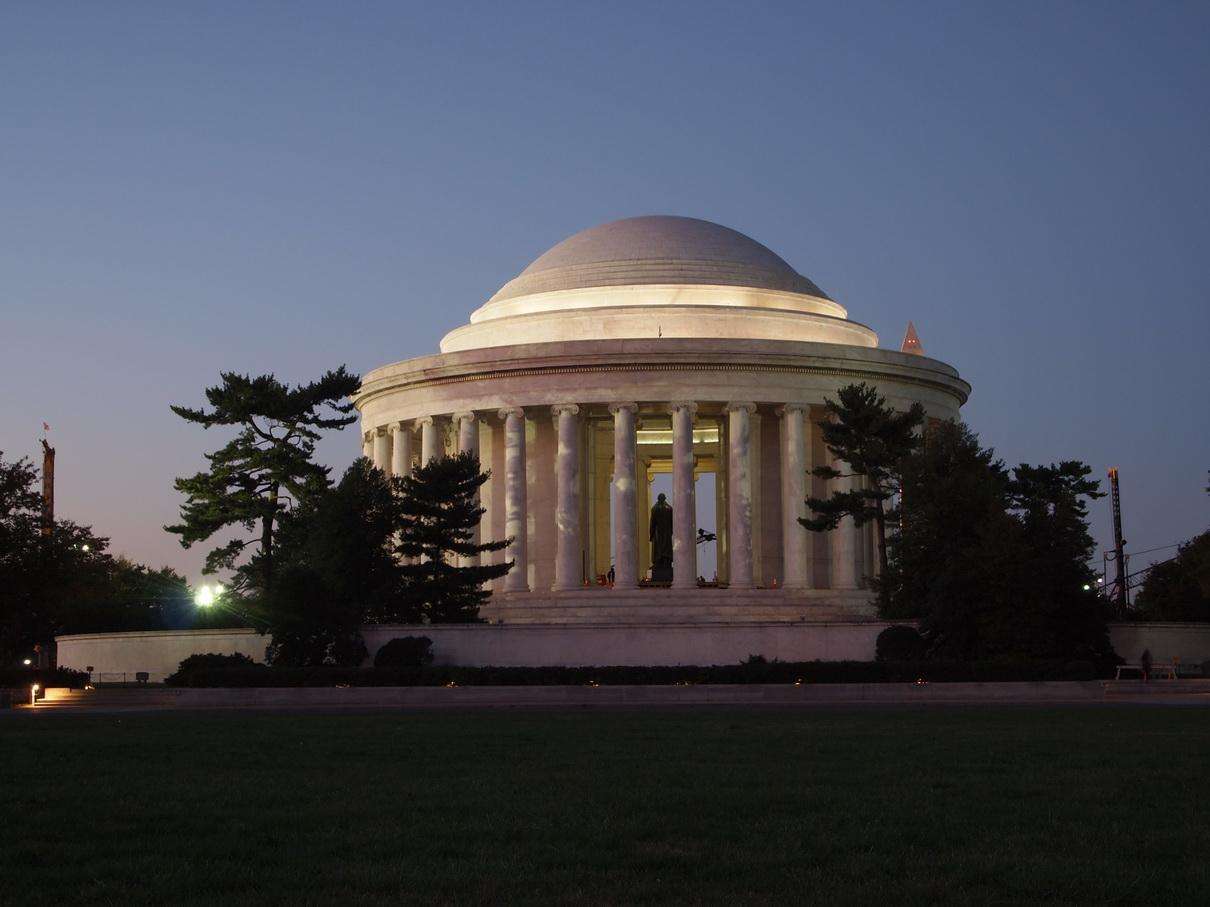  p>杰斐逊纪念堂(thomas jefferson memorial)坐落于美国华盛顿,是为