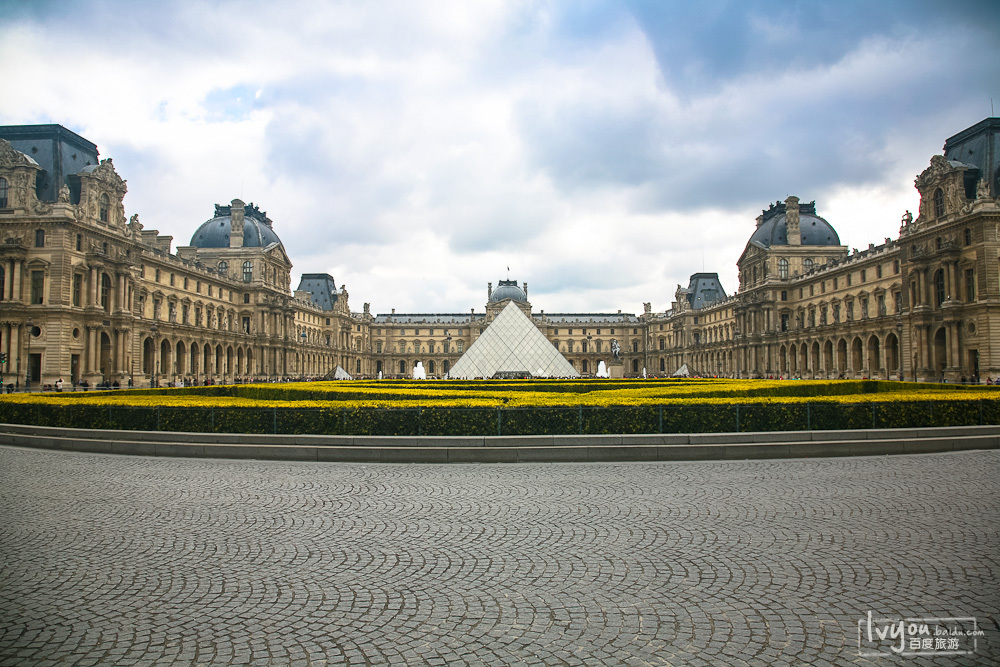 palais du louvre