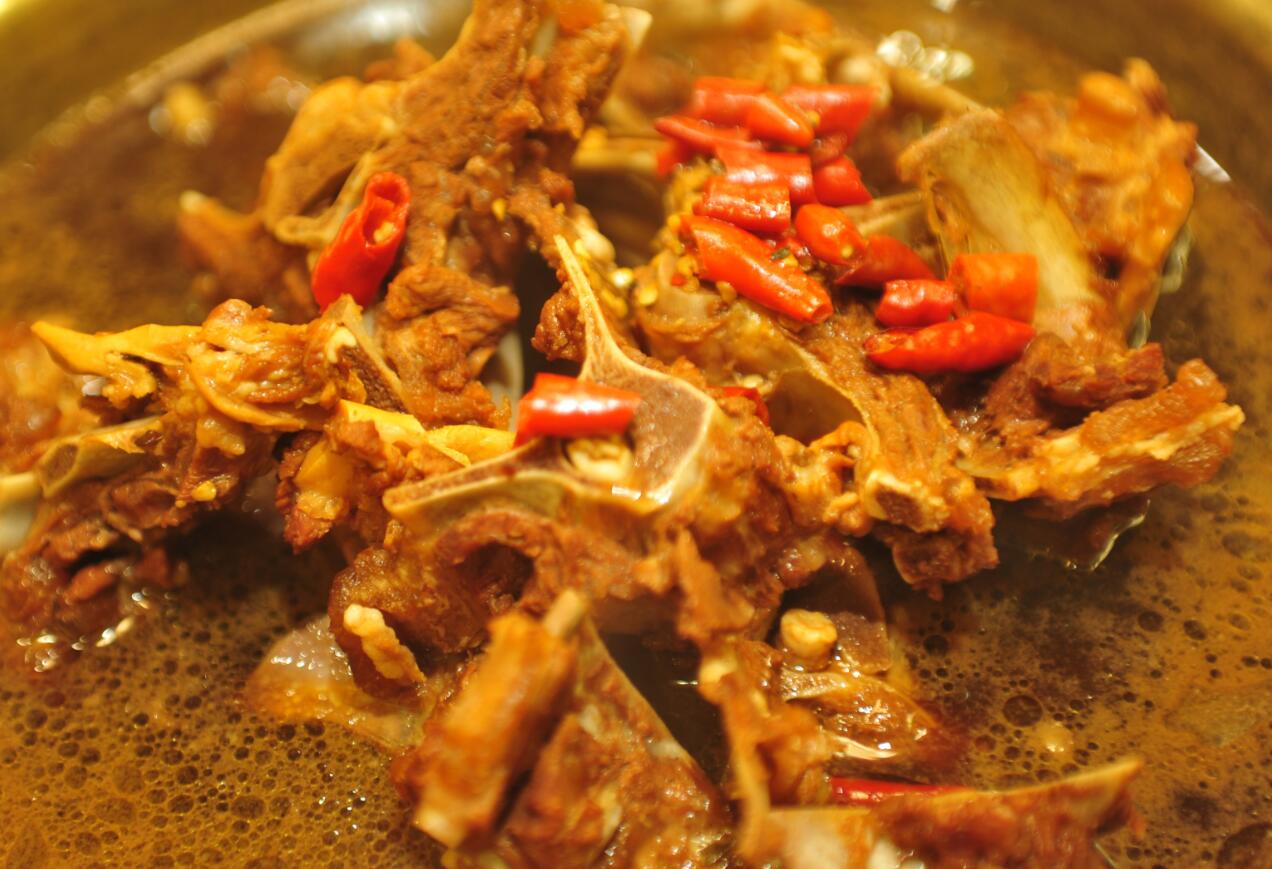  p>羊蝎子 i>(lamb spine hot pot) /i>,是一道 a href="#" data