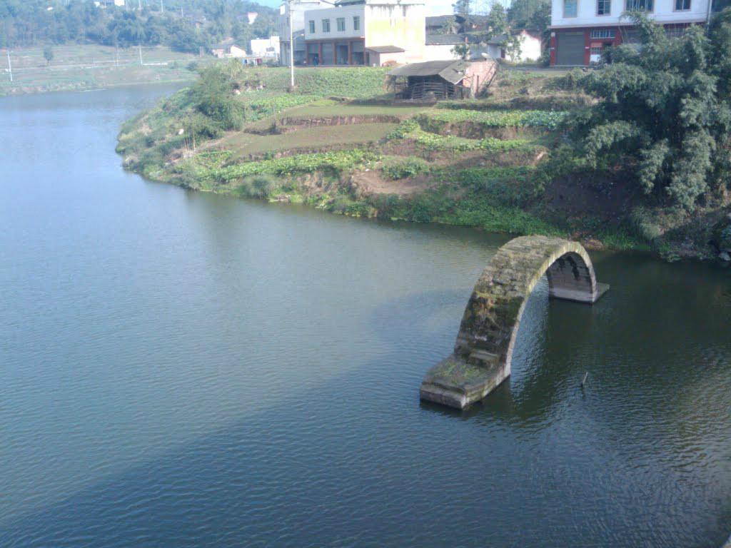  p>牛滩镇隶属四川省泸州市泸县,镇中心位置为北纬29°0856″,东经