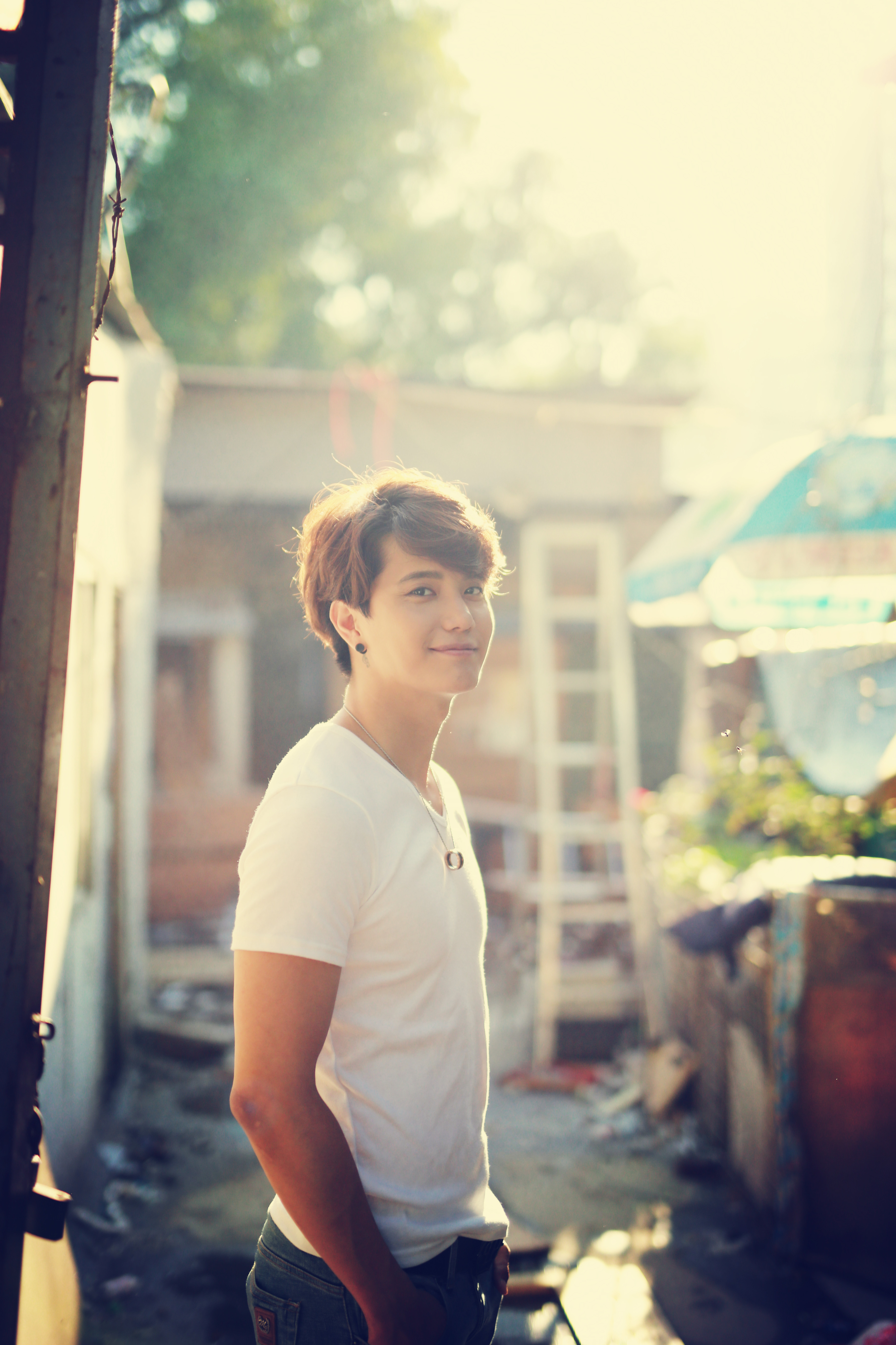 id="6009333">韩国首都首尔市,韩国华语流行乐男歌手,主持人,演员