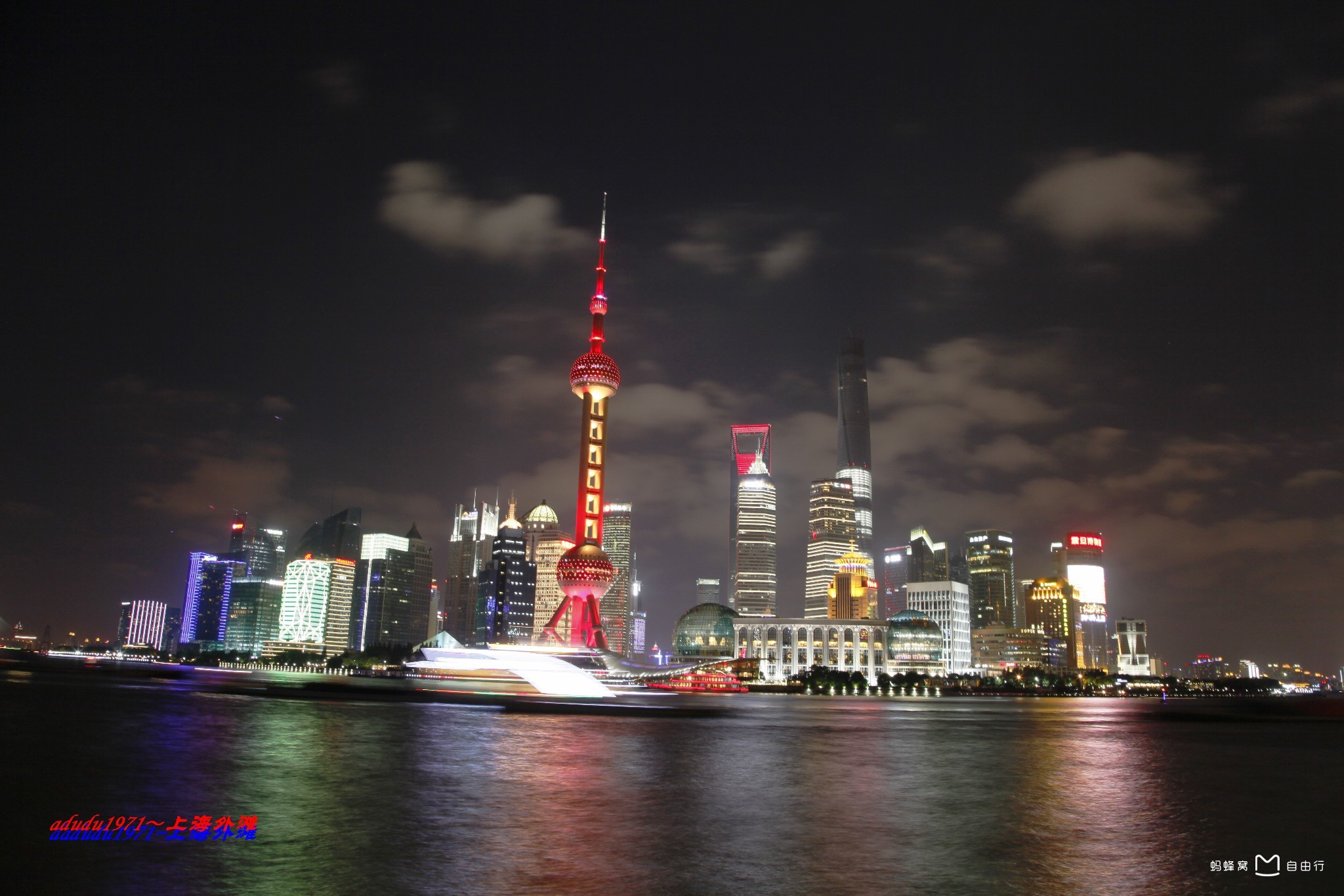 item/黄浦江/80117" data-lemmaid="80117">黄浦江 /a>,南邻外滩绿带