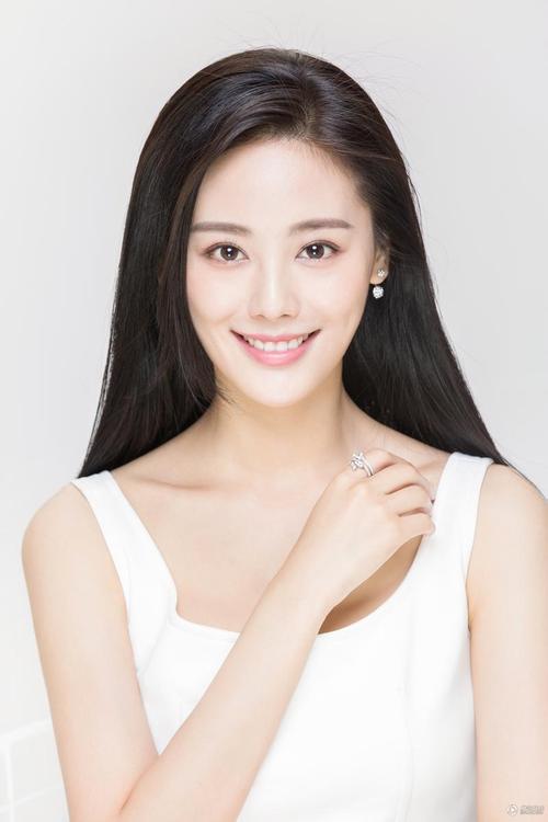  p data-id="gnc0rbd0yg">吴佩柔,1992年1月5日出生于福建省福州市