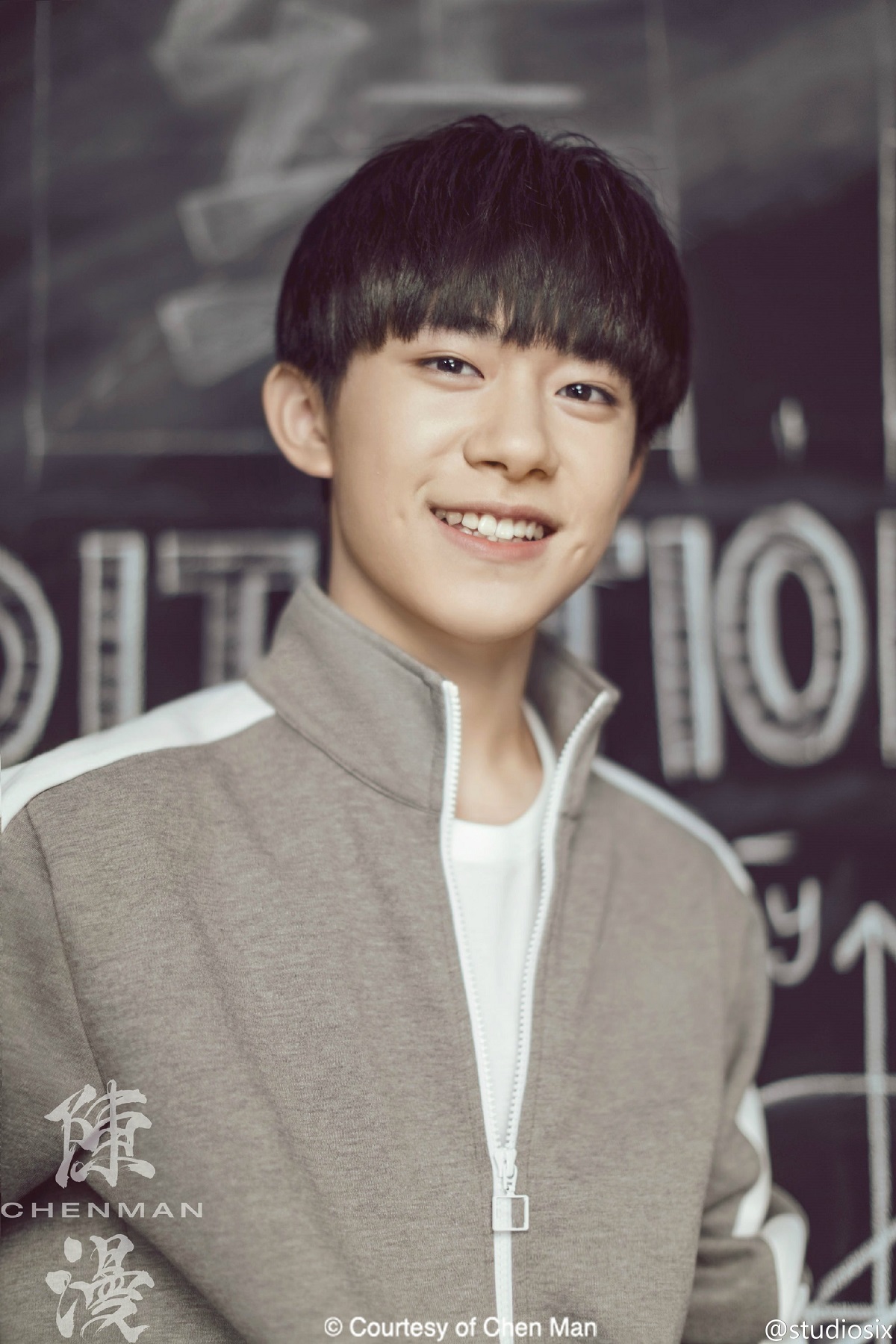  p>易烊千玺,2000年11月28日生于湖南怀化,中国内地男演员,歌手,舞者