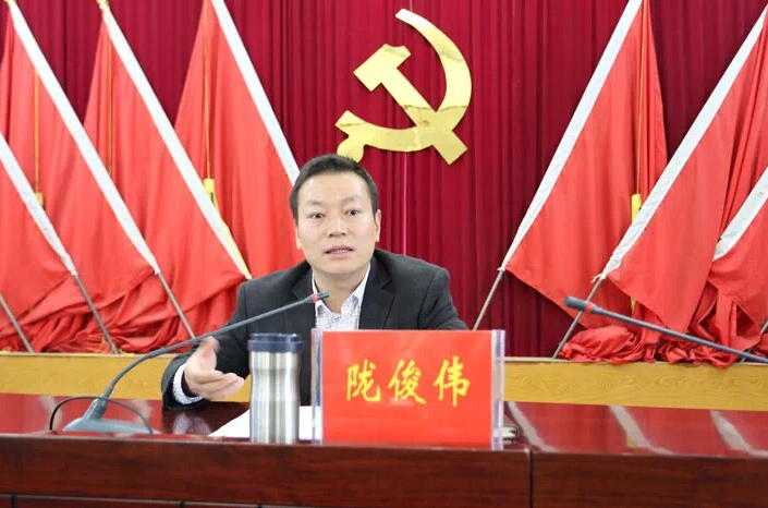  p>陇俊伟,男,彝族,云南镇雄人,1983年8月出生,大学学历,2004年6月