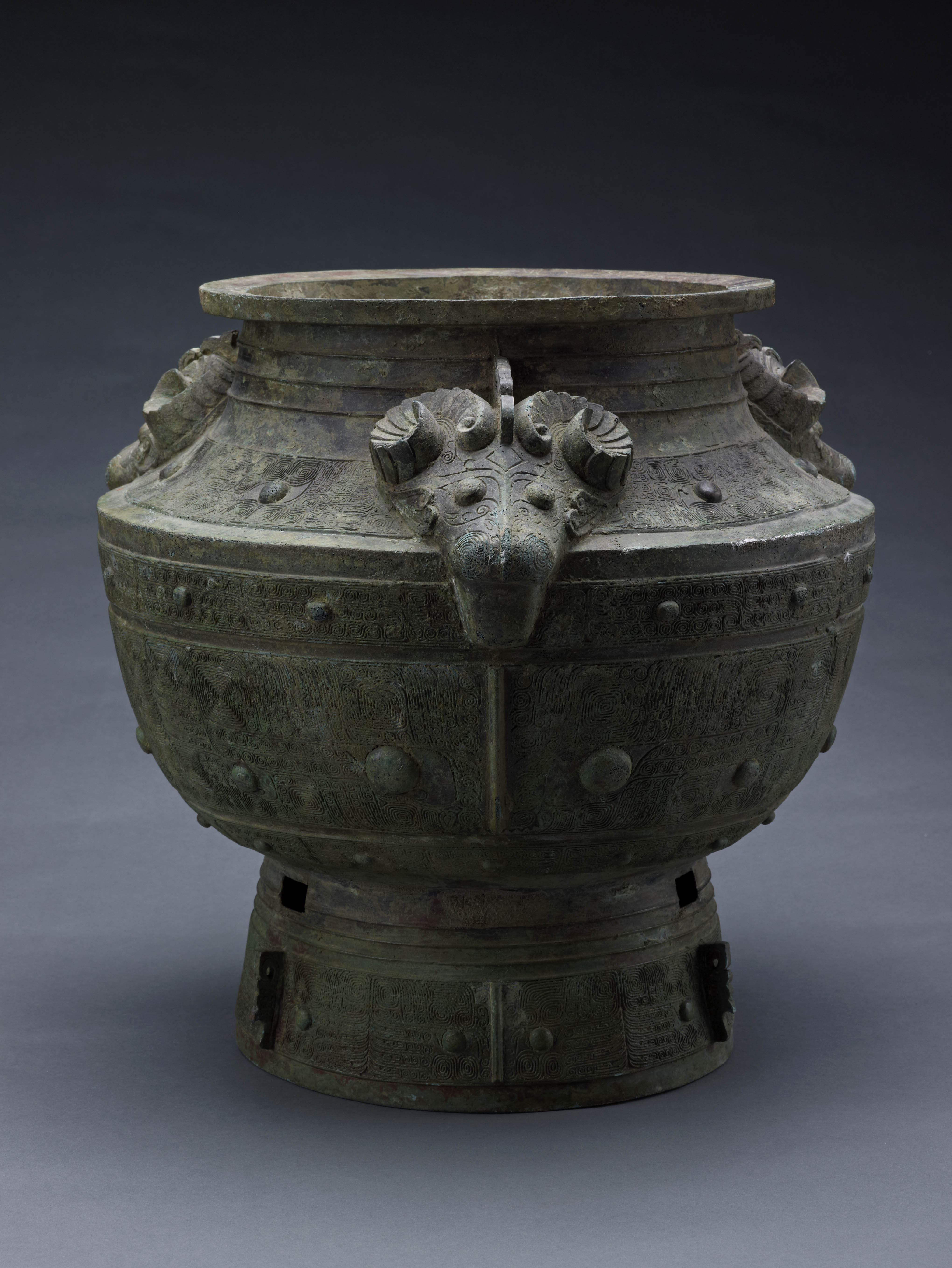 西周青铜羊首瓿