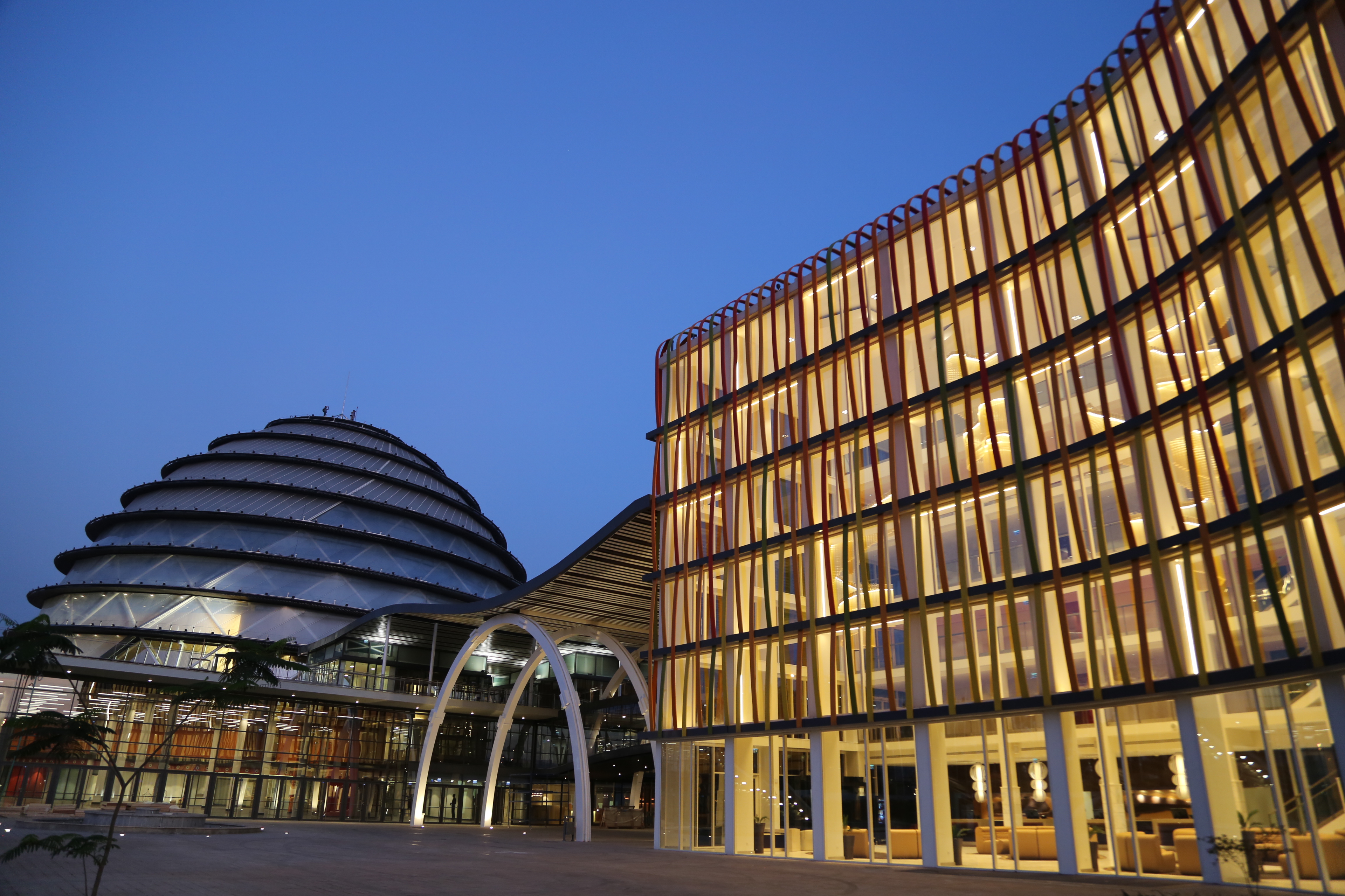  p>卢旺达共和国(卢旺达语:repubulika yu rwanda;英语:republic of