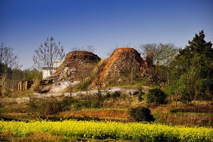  p>驼龙山是位于安徽省安庆市太湖县境内著名的石灰岩山,坐落在该县东
