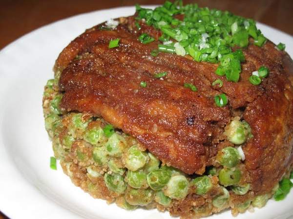  p>石宝蒸豆腐,是一道重庆市忠县的传统名菜,色泽红亮,咸鲜微辣,炬嫩