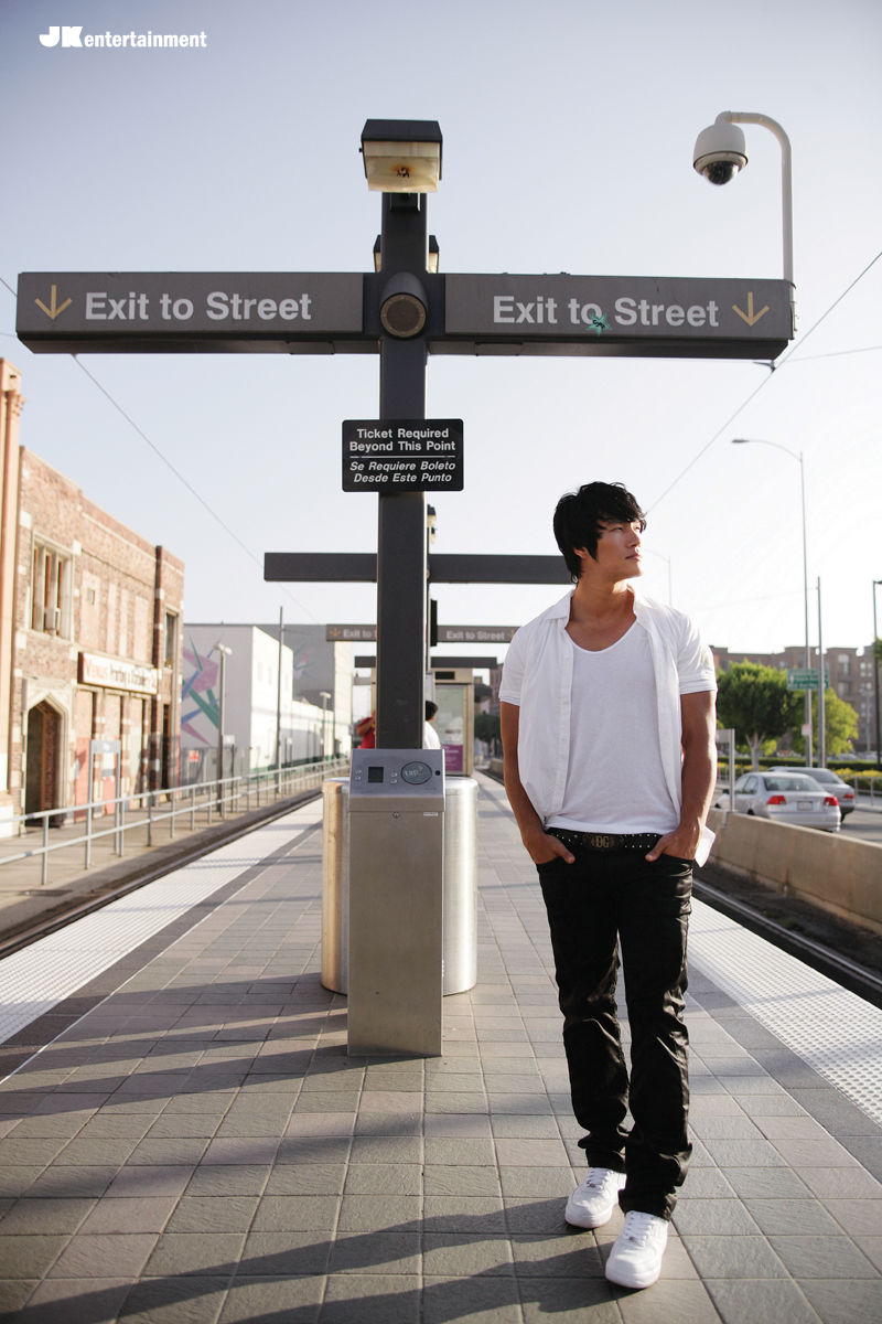 (          ,kim jong kook),1976年4月25日出生于韩国京畿道安养市