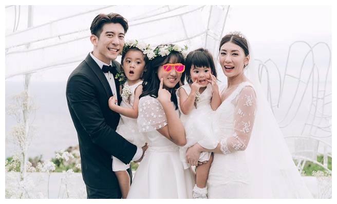 是贾静雯与修杰楷 a href="#" data-lemmaid="32290">女儿 /a>的 a