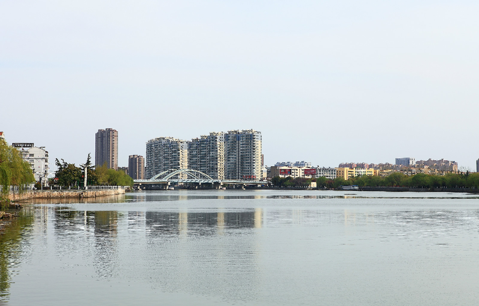  p data-id="gn6riormqz">阜宁外滩是在新阜宁建设过程形成的环射阳河