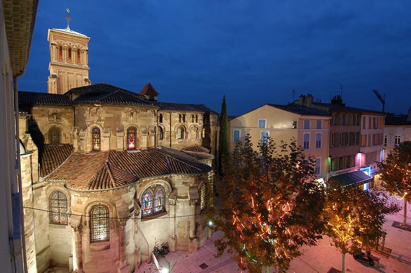  p>格勒诺布尔-阿尔卑斯大学(université grenoble alpes,uga),创建