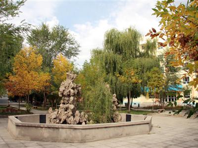 gnb7rlbtz5">新疆兵团芳草湖第一中学,又叫芳草湖总场中学,芳草湖一中