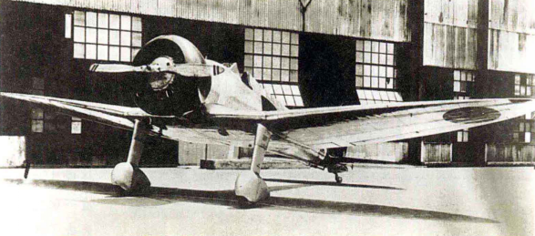 ="gnx7clae4s">a5m,是日本法西斯建造的第 一种比较正规的航母战斗机