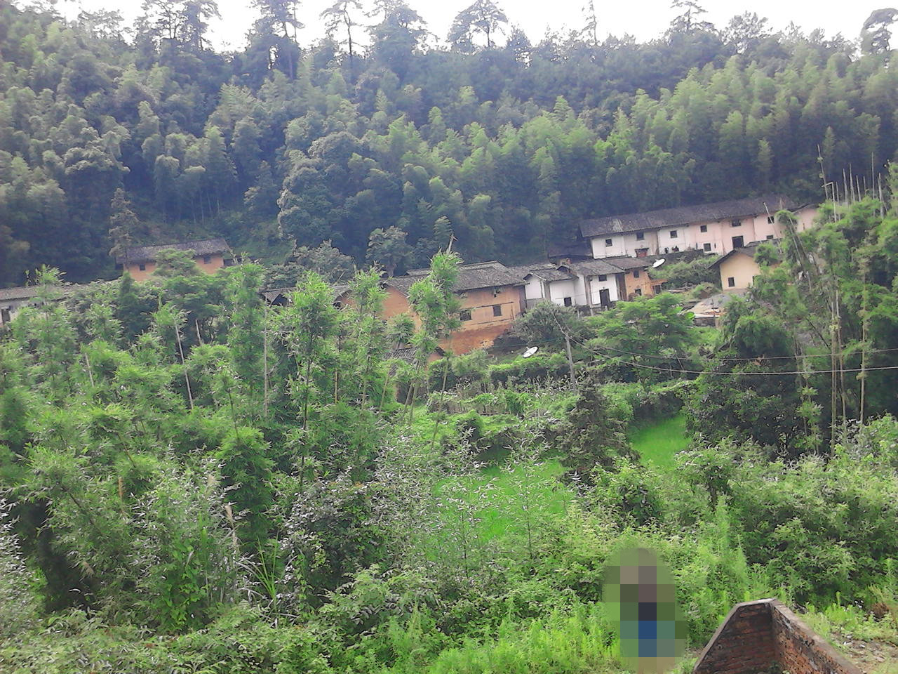 ="gnhg65bjzj">地名,又名"铜锣山",位于江西省赣州市赣县阳埠乡大龙村